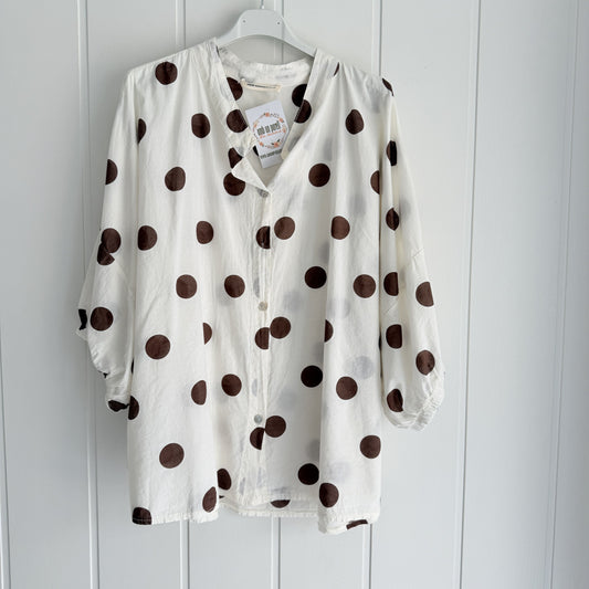 Blusa Marisa topos beige