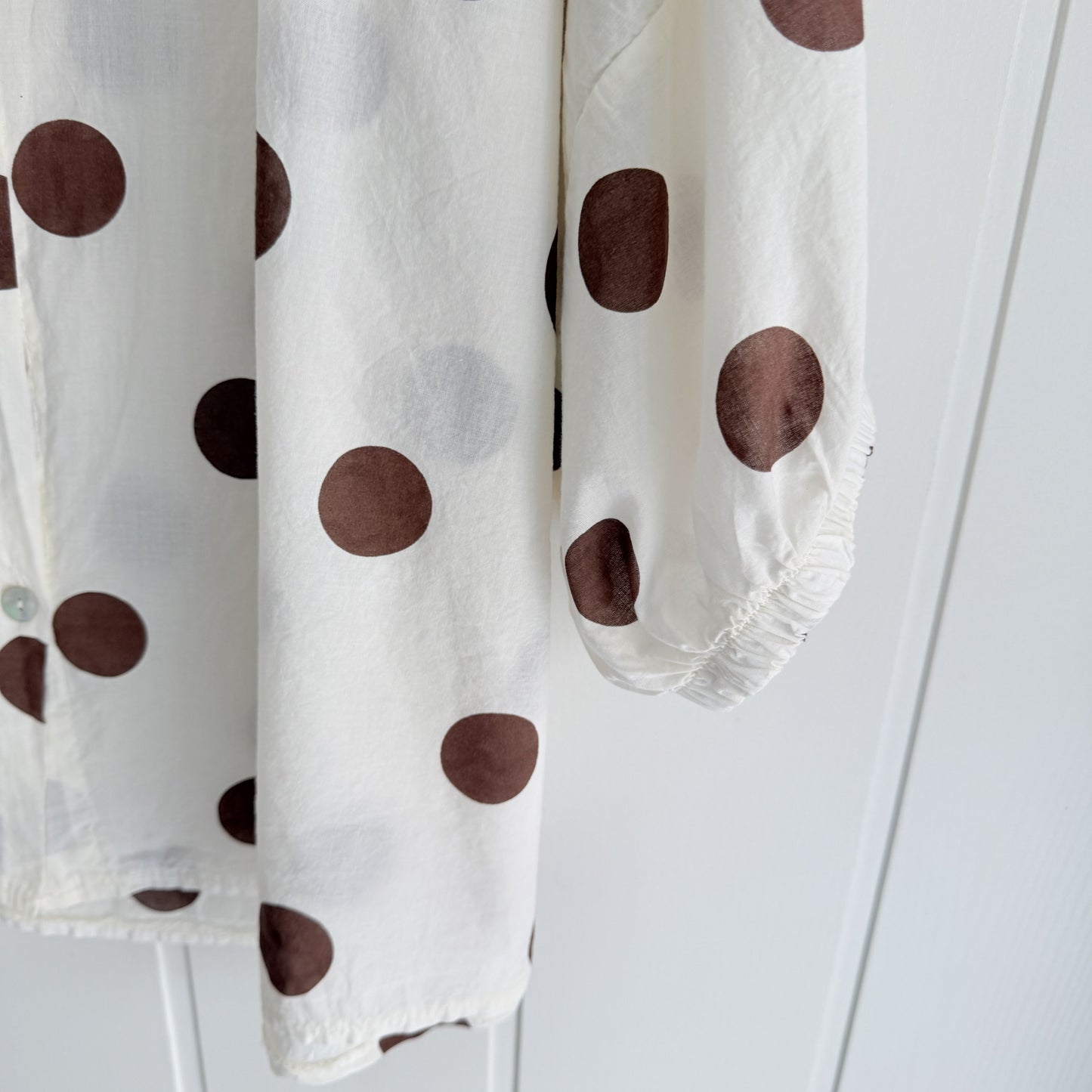 Blusa Marisa topos beige