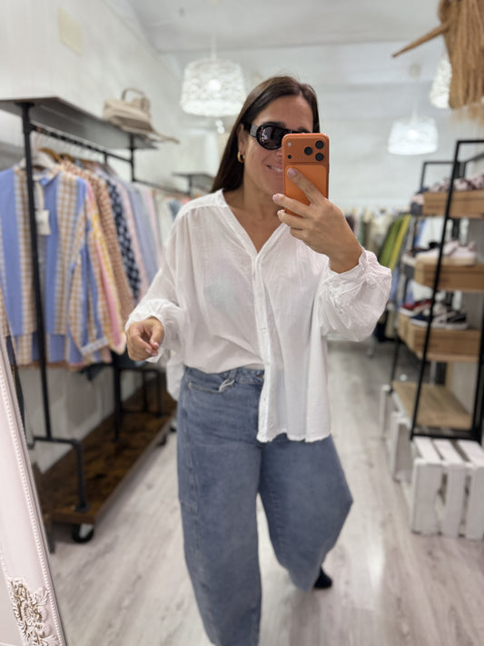Blusón oversize cuello pico blanco