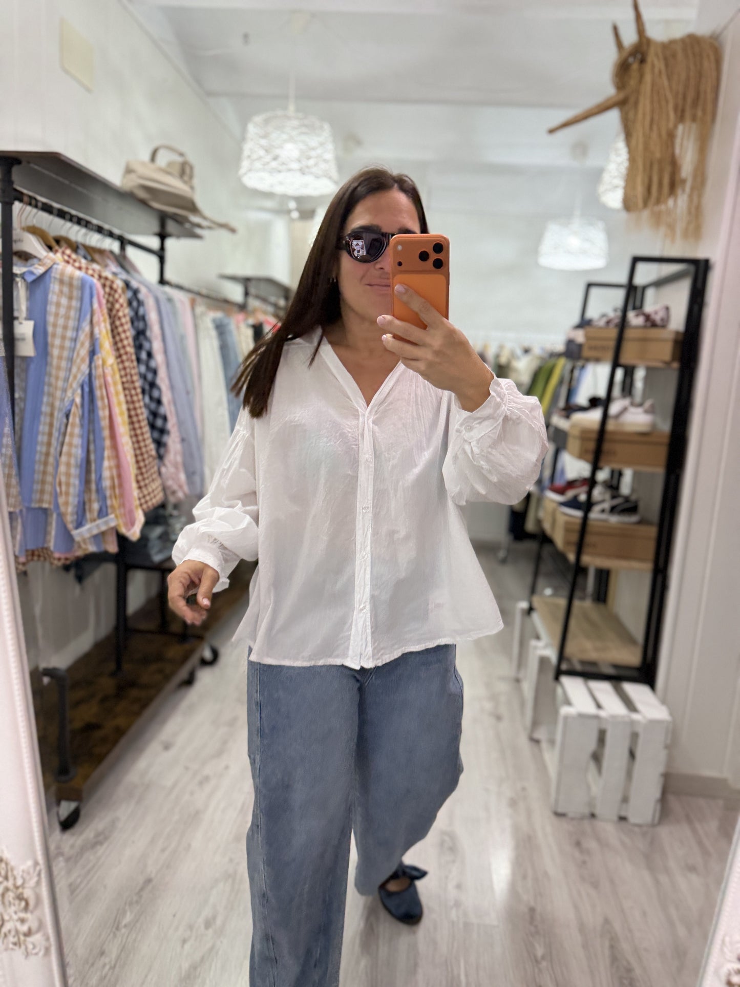 Blusón oversize cuello pico blanco