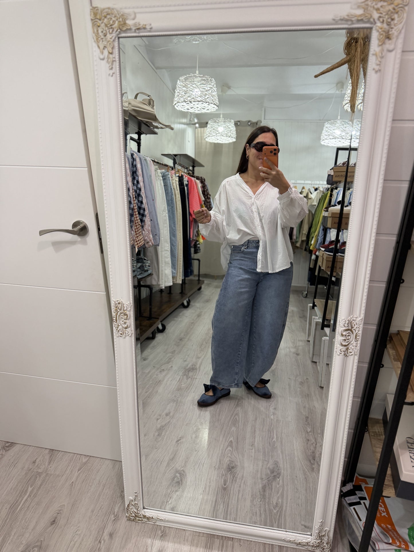 Blusón oversize cuello pico blanco