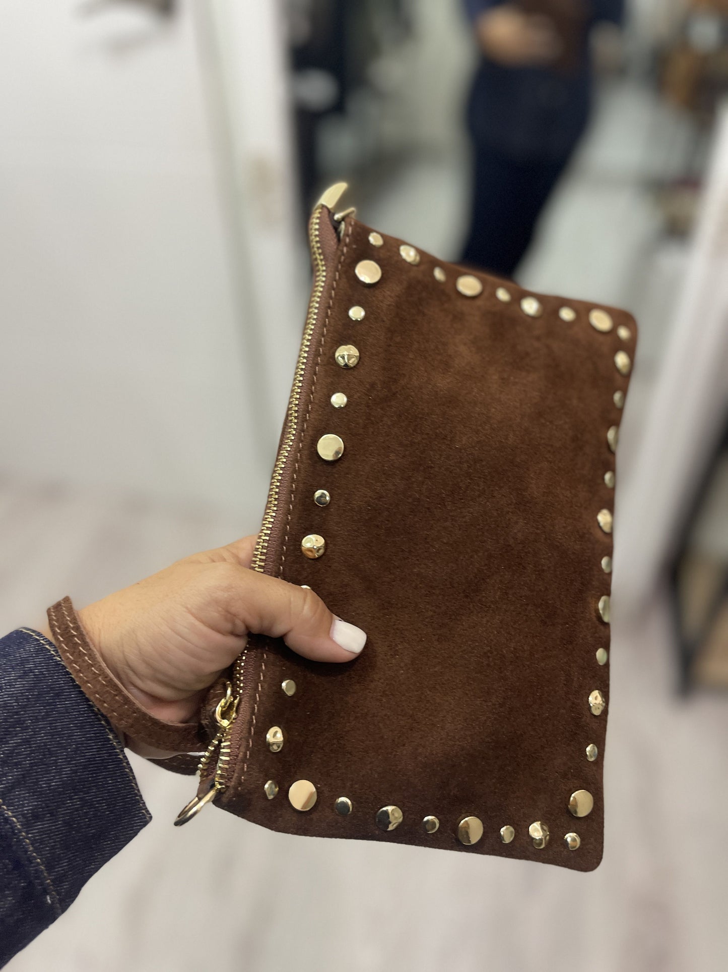 Bolso de mano y bandolera Tachas piel marrón
