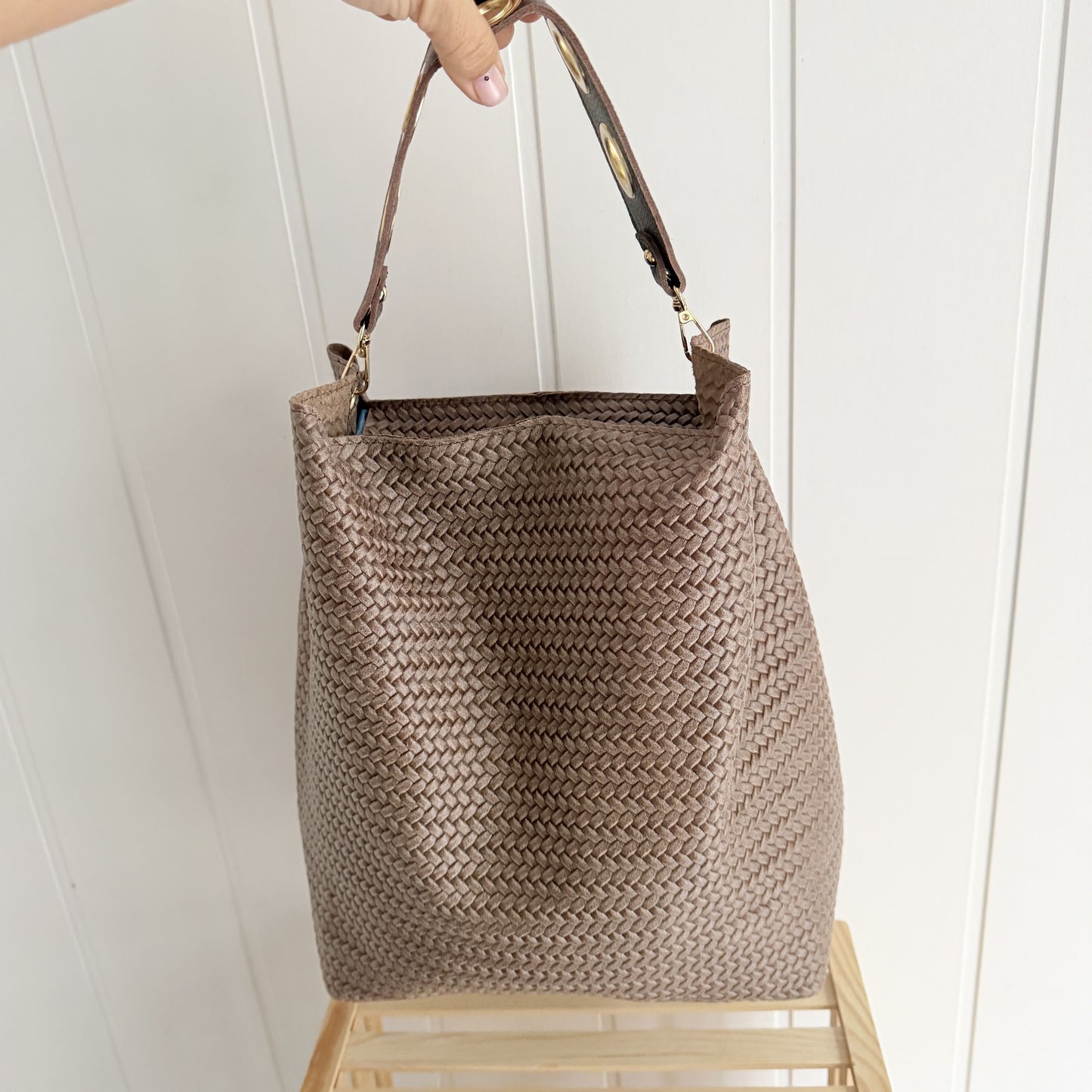Bolso Piel Cube efecto trenzado taupe
