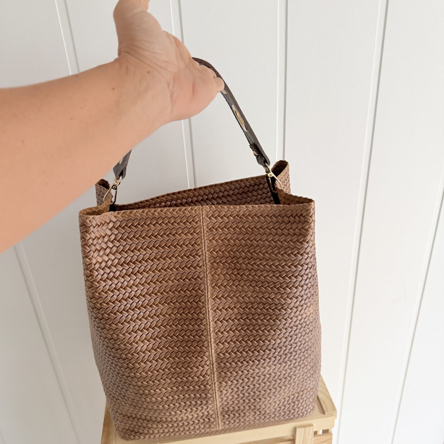 Bolso Piel Cube efecto trenzado camel