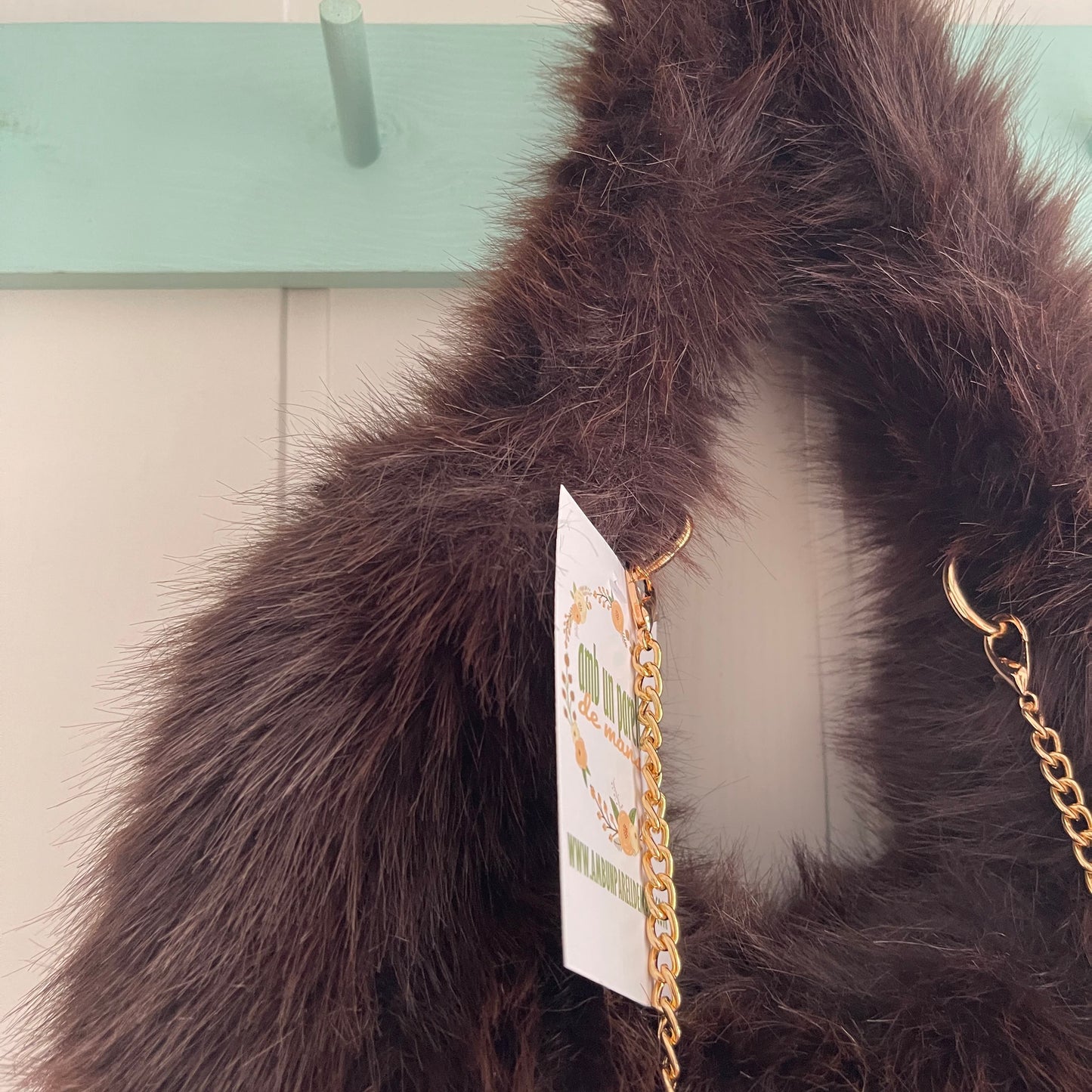 Bolso Fluffy mini chocolate - con cadena bandolera