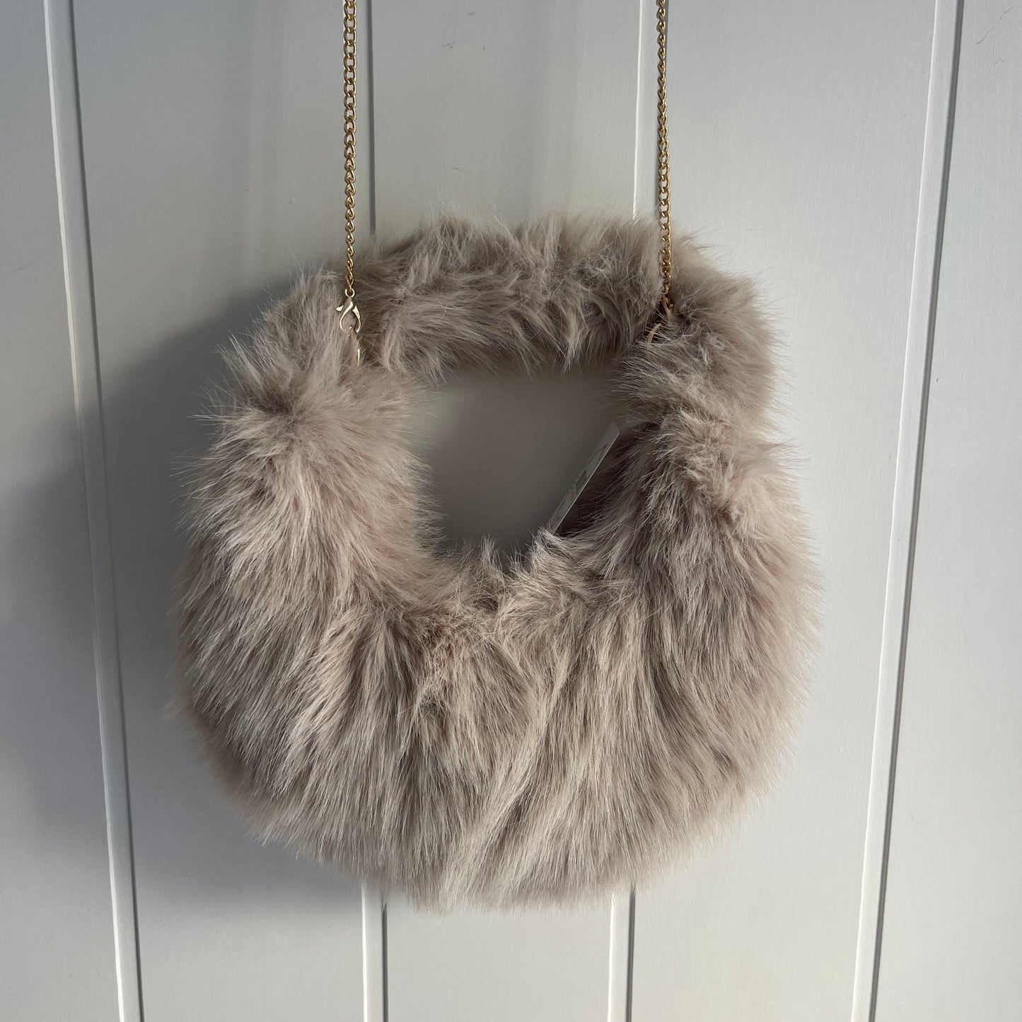 Bolso Fluffy mini beige - con cadena bandolera
