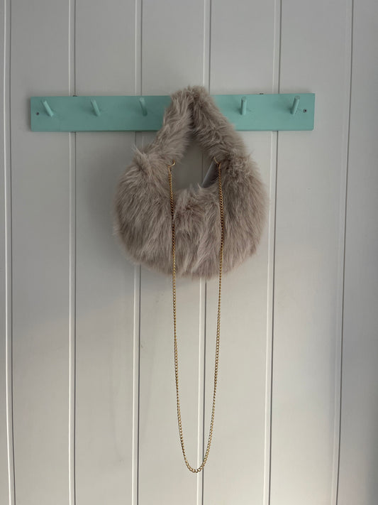 Bolso Fluffy mini beige - con cadena bandolera