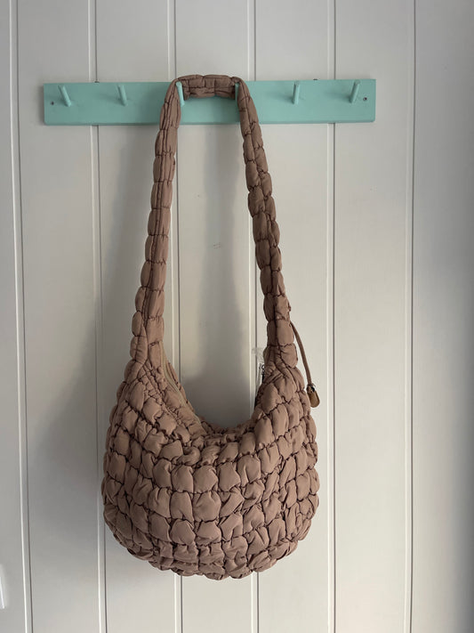 Bolso Maxi Scrunch beige - asa convertible fruncida