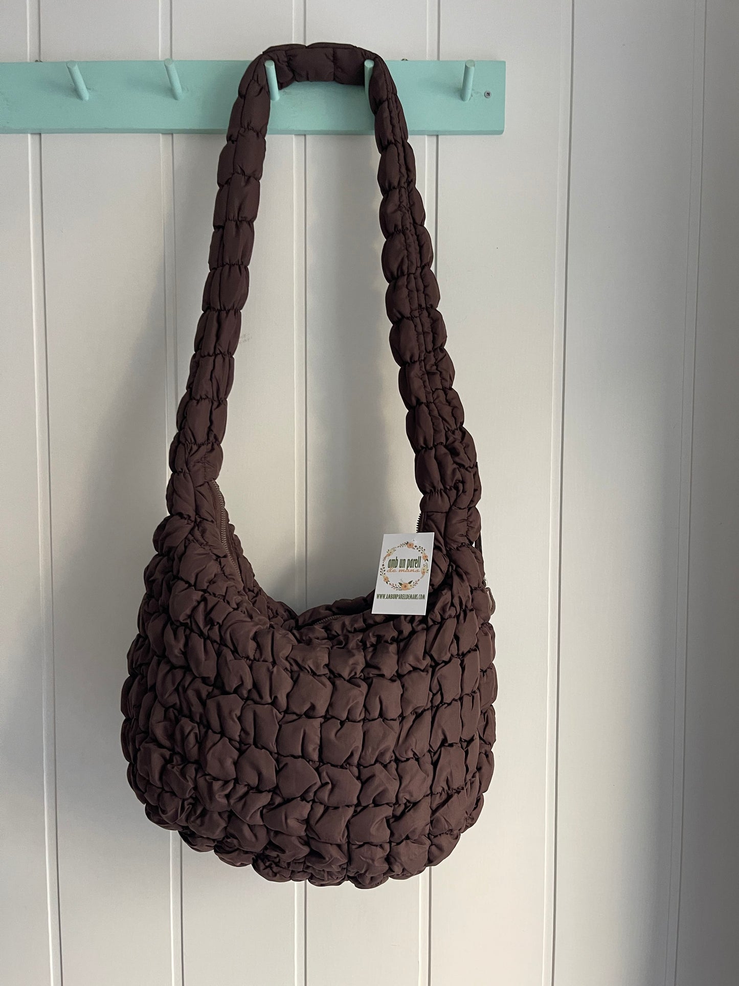 Bolso Maxi Scrunch chocolate - asa convertible fruncida
