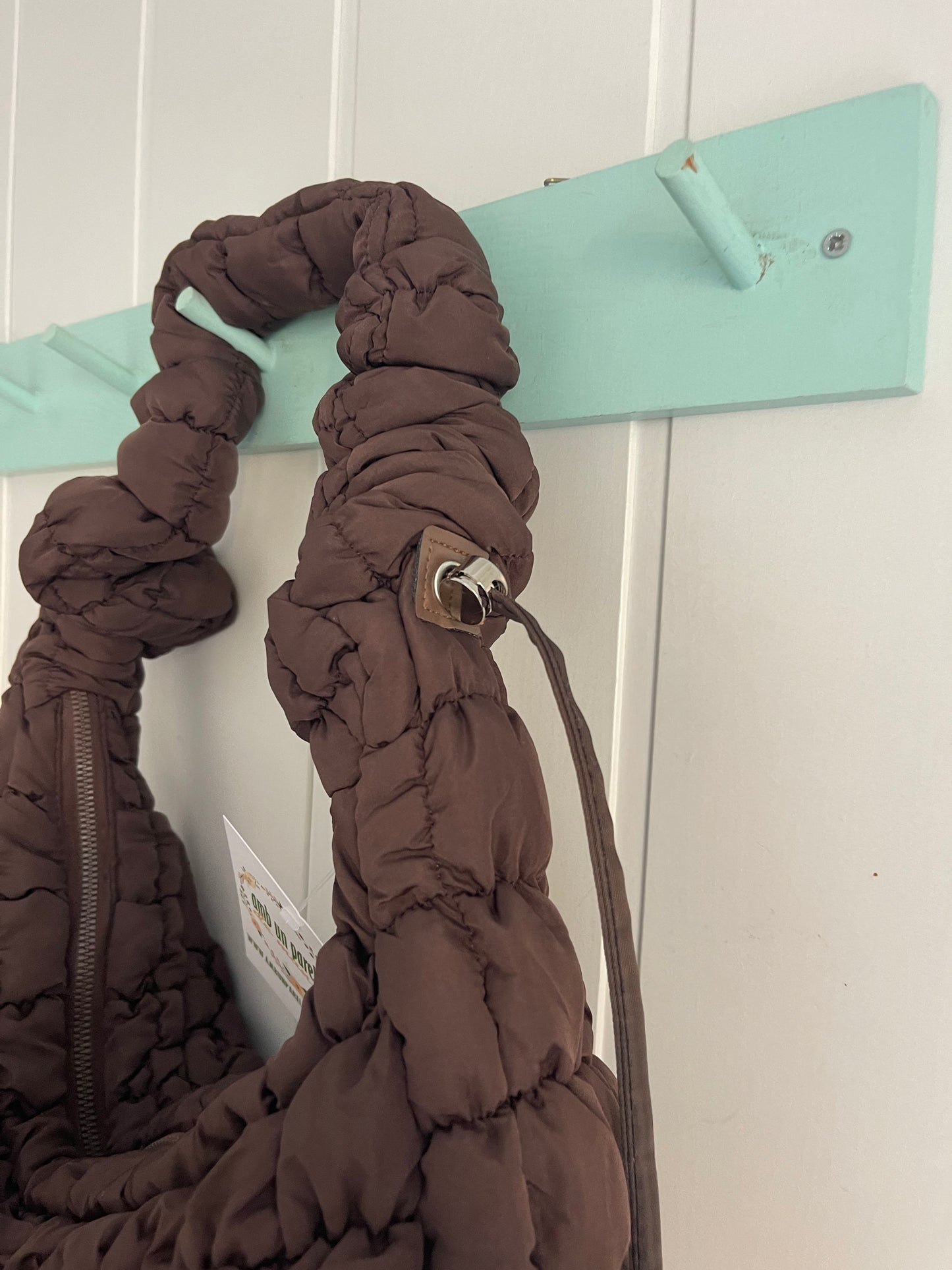 Bolso Maxi Scrunch chocolate - asa convertible fruncida