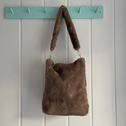 Bolso Fluffy Cube taupe