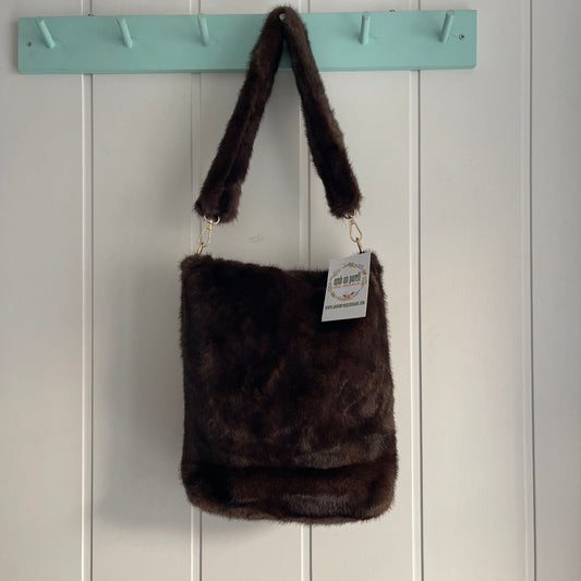 Bolso Fluffy Cube chocolate