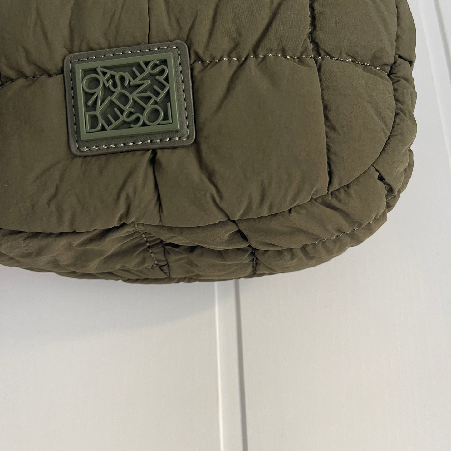 Bolso Mini Scrunch kaki - de mano y bandolera