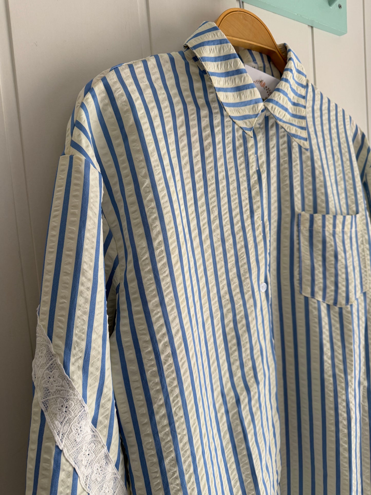 Camisa Love rayas azul cielo