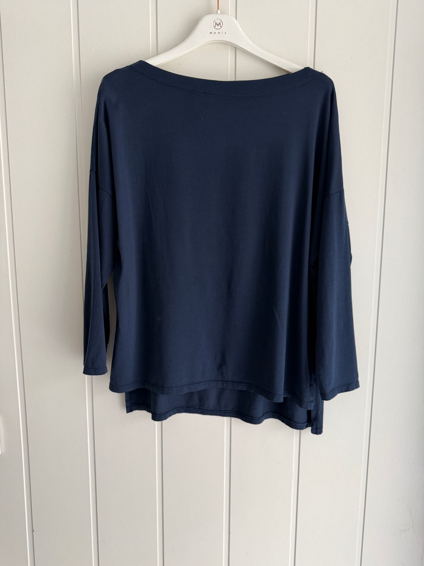 Camiseta Bardot cuello barco azul marino