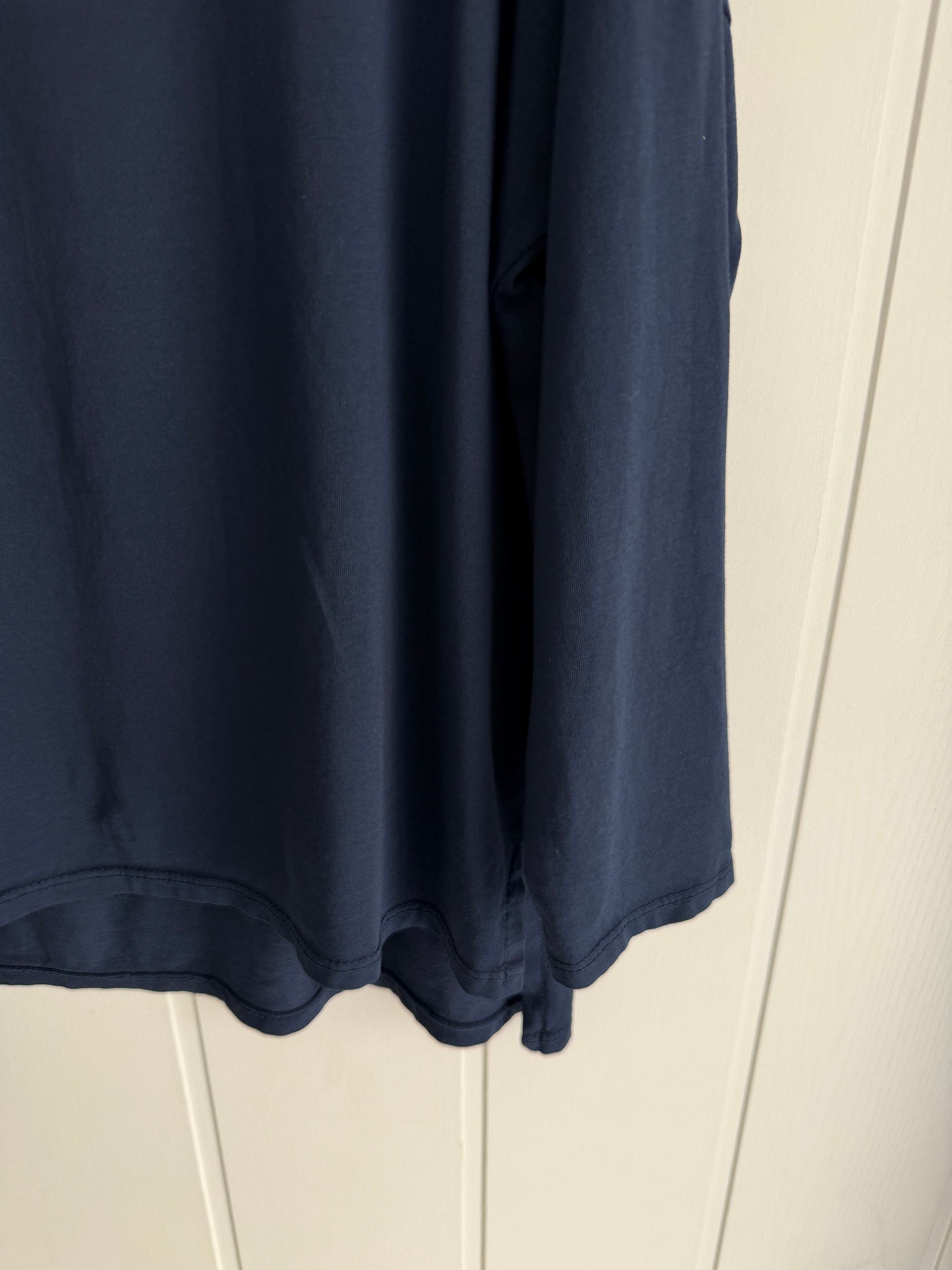 Camiseta Bardot cuello barco azul marino