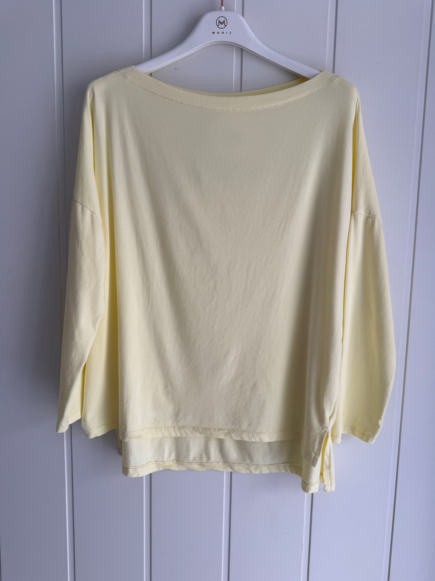 Camiseta Bardot cuello barco amarillo