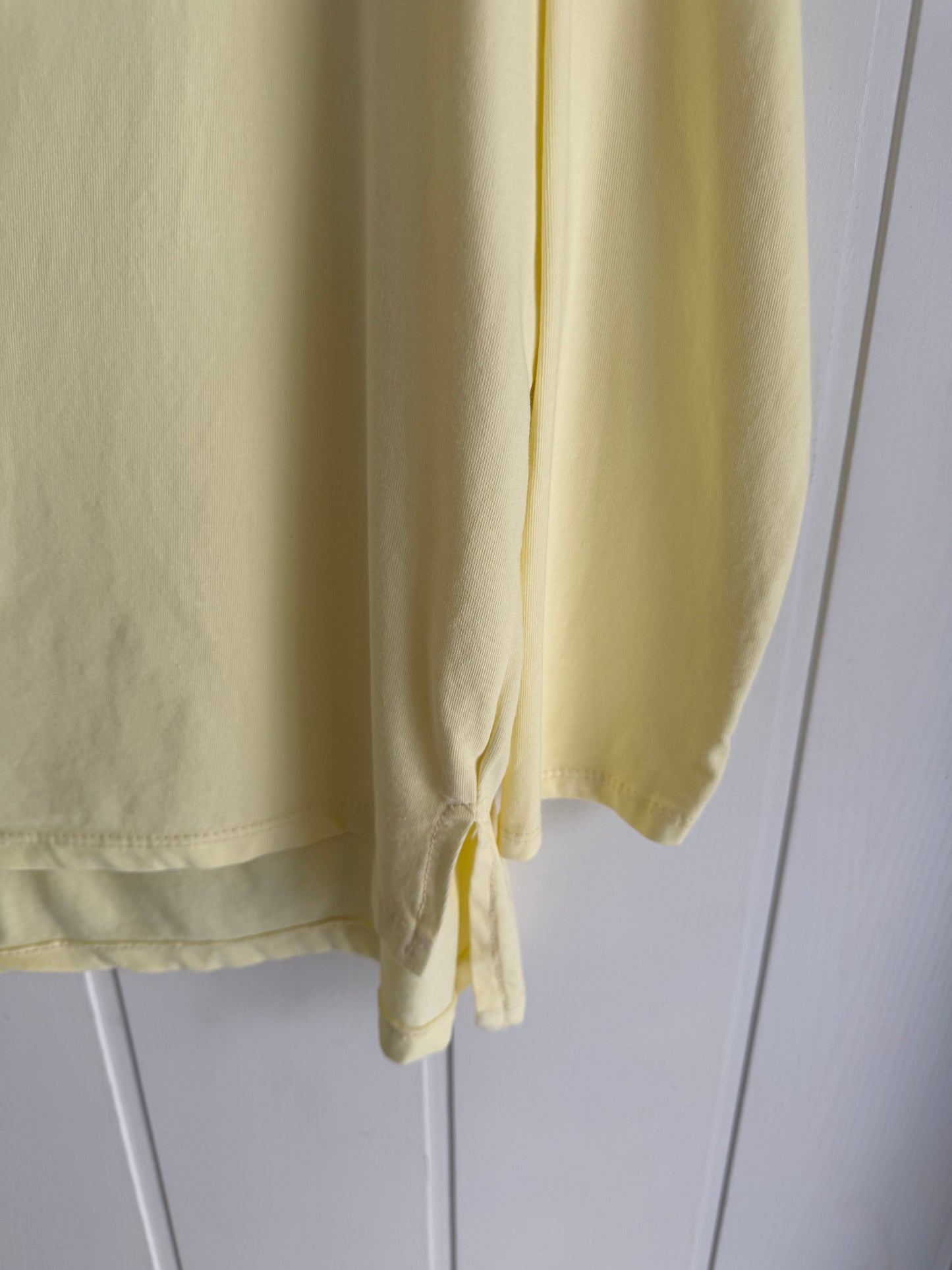 Camiseta Bardot cuello barco amarillo