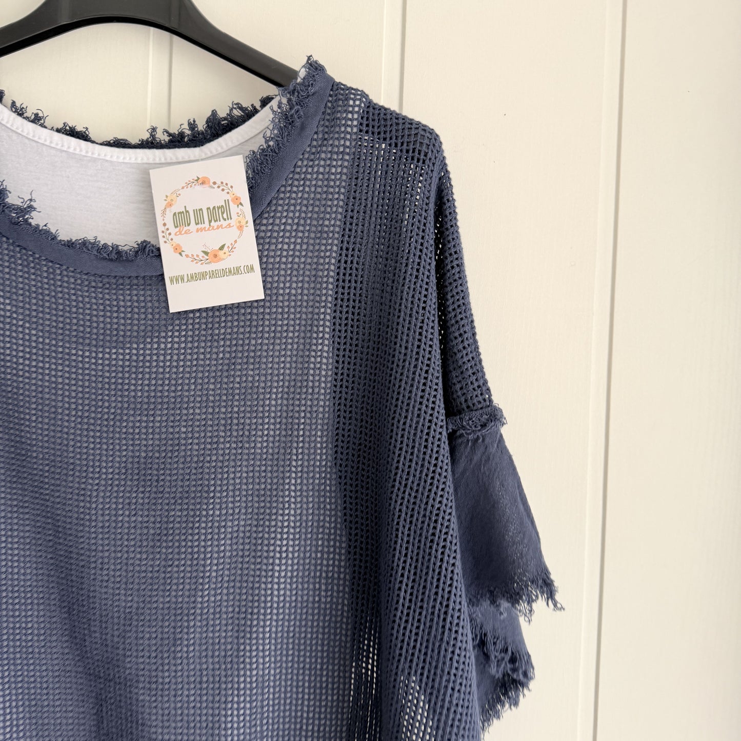 Camiseta Rejilla doble marino · incluye básica tirantes blanca