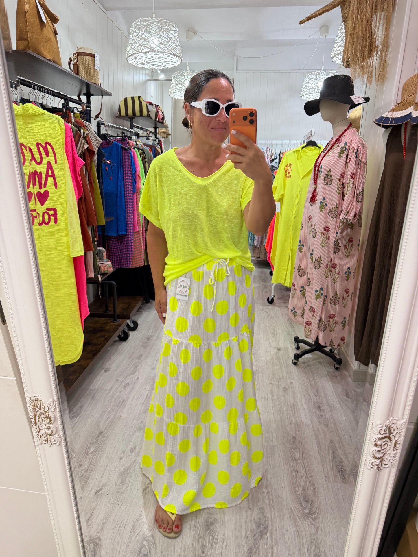 Falda topos amarillo fluor