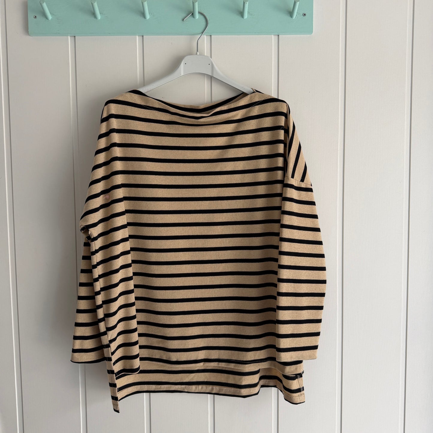 Camiseta Zumaia camel y negro