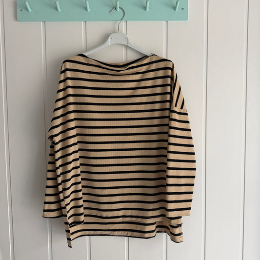 Camiseta Zumaia camel y negro