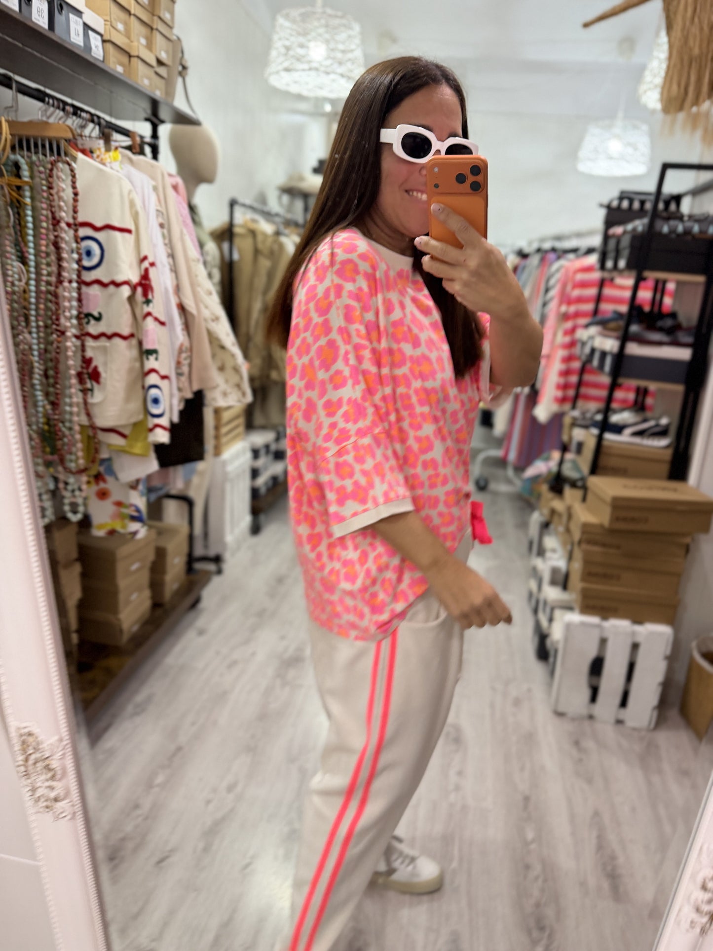 Camiseta Oversize animal print fucsia y naranja