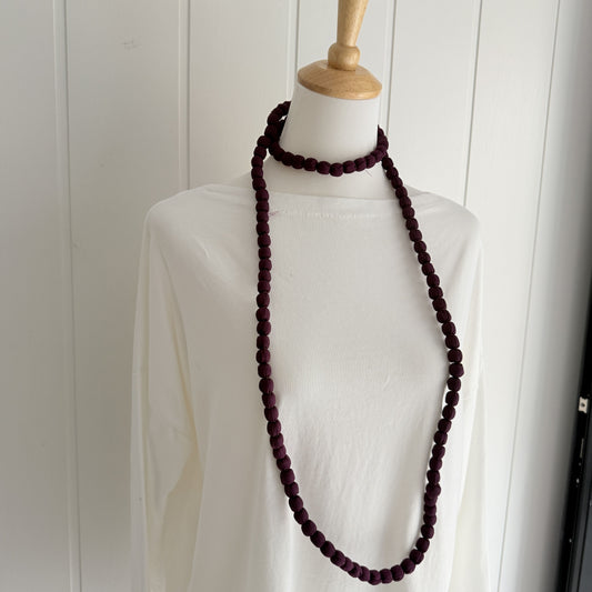 Maxi collar bolas seda berenjena