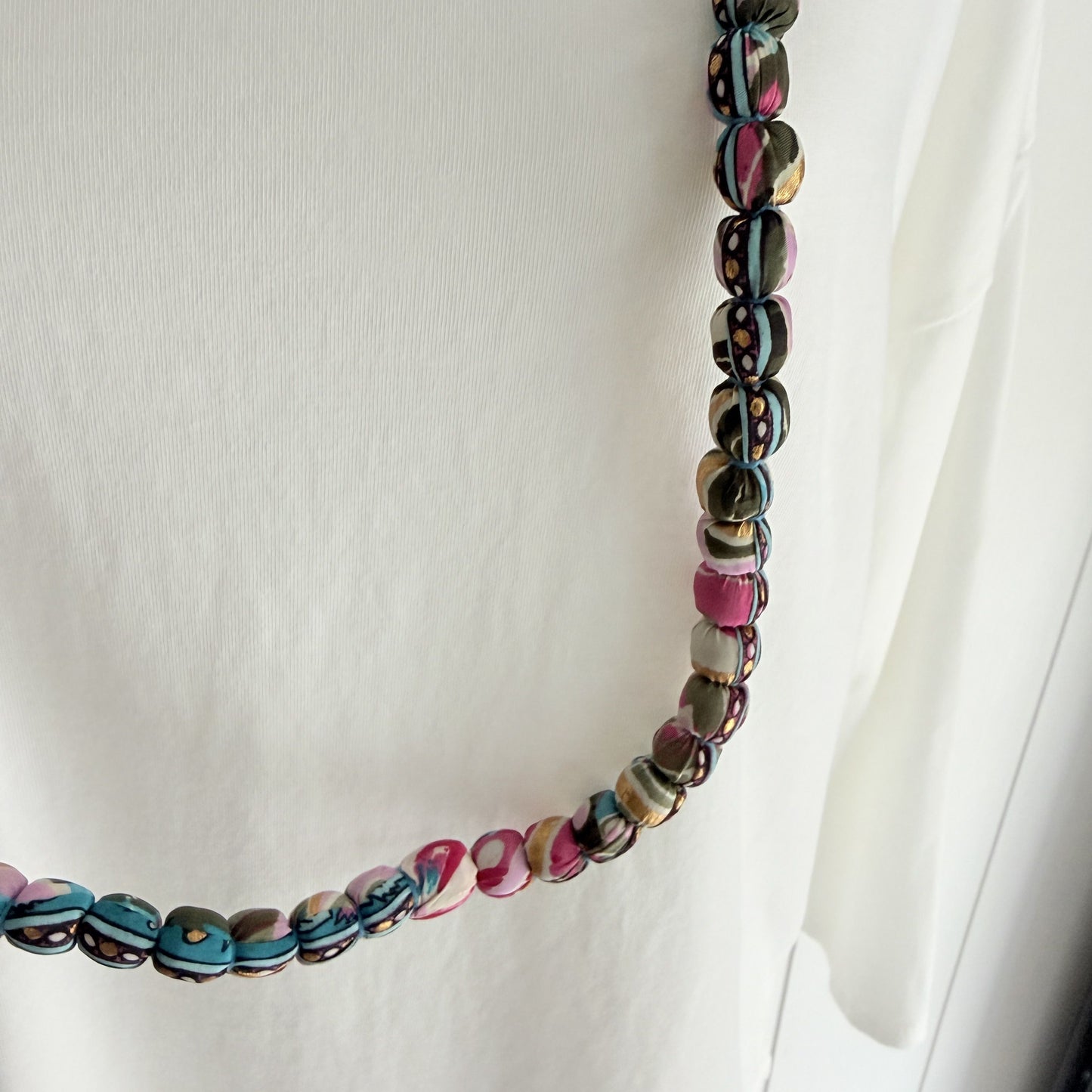 Maxi collar bolas seda estampado turquesa