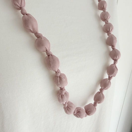 Maxi collar bolas seda rosa