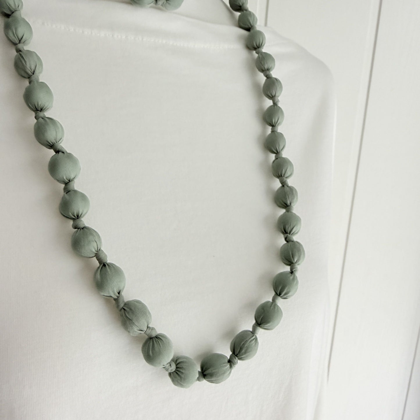 Maxi collar bolas seda mint