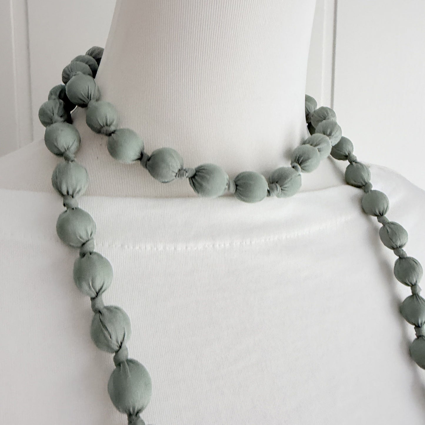 Maxi collar bolas seda mint