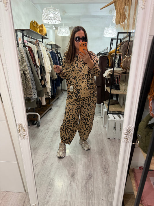Conjunto Animal print oversize camel