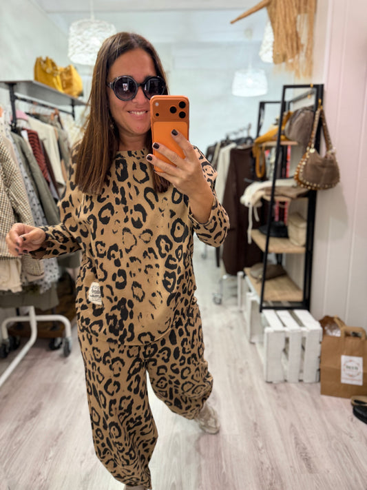 Conjunto Animal print oversize camel