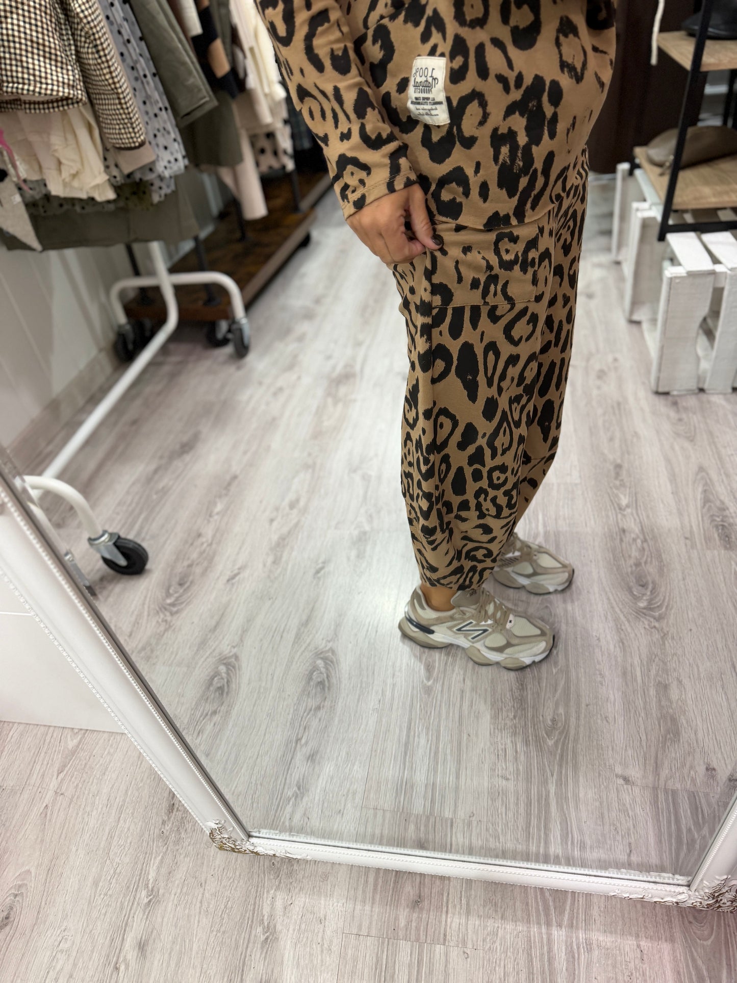 Conjunto Animal print oversize camel