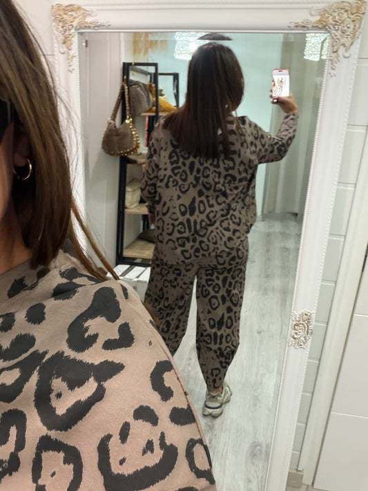 Conjunto Animal print oversize taupe