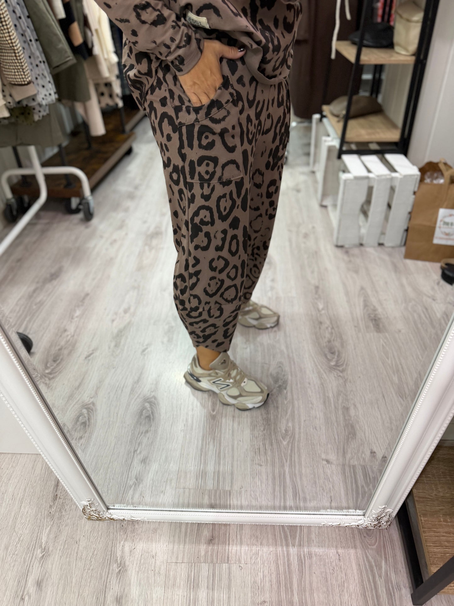 Conjunto Animal print oversize taupe