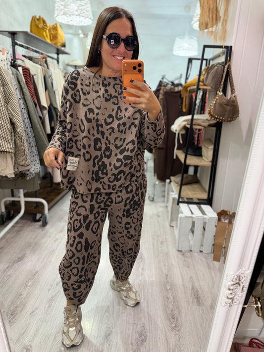 Conjunto Animal print oversize taupe