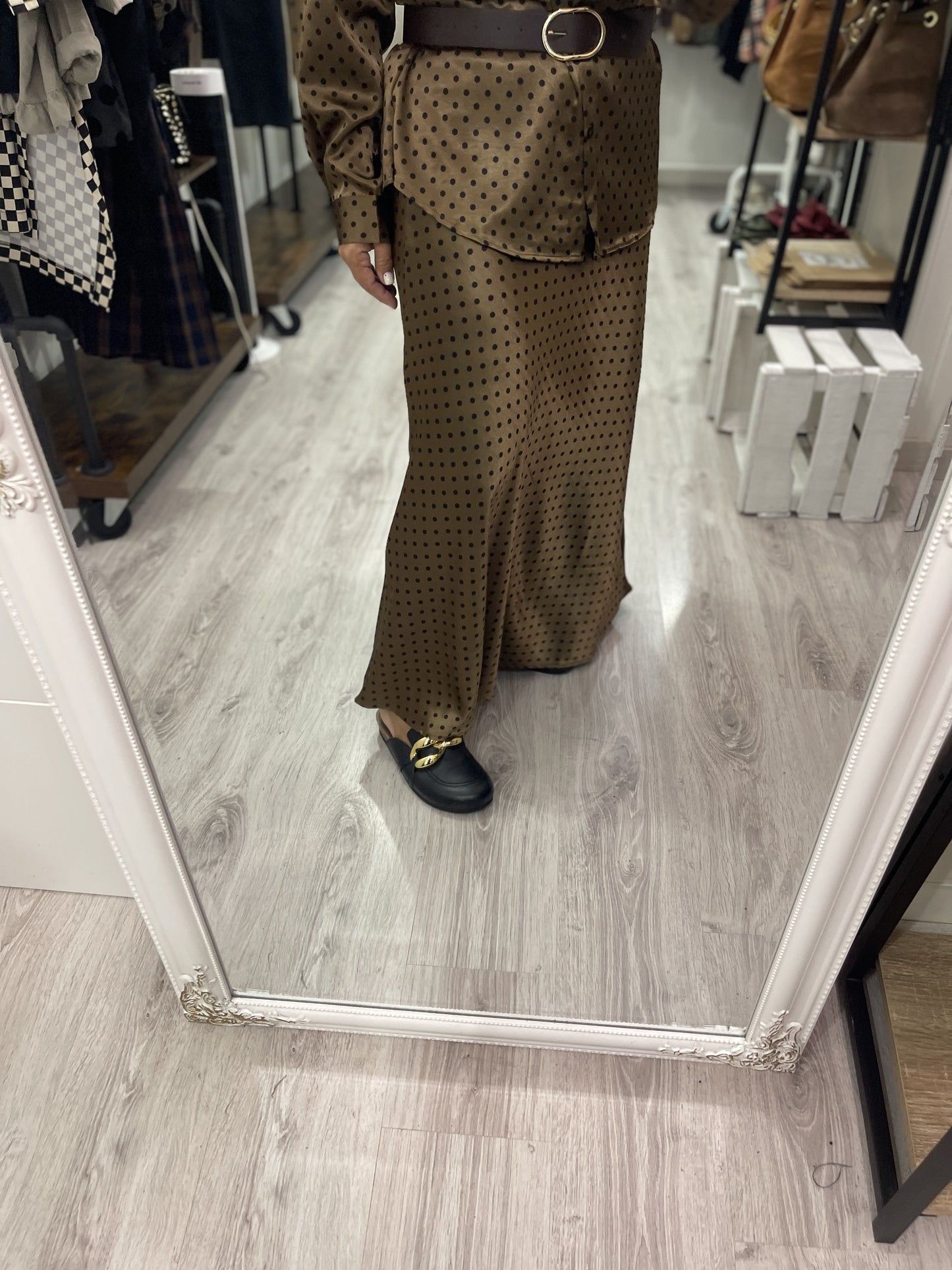 Conjunto Topitos satinado camisa y falda