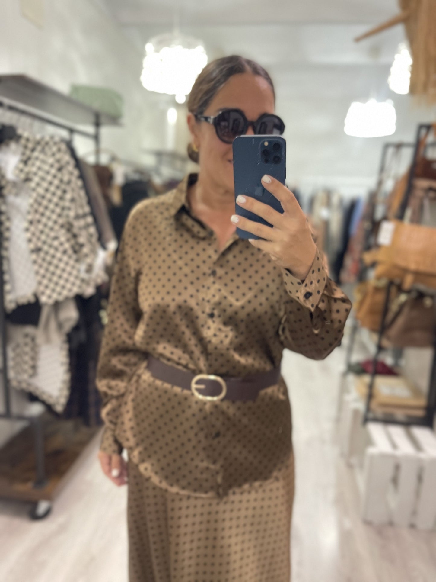 Conjunto Topitos satinado camisa y falda