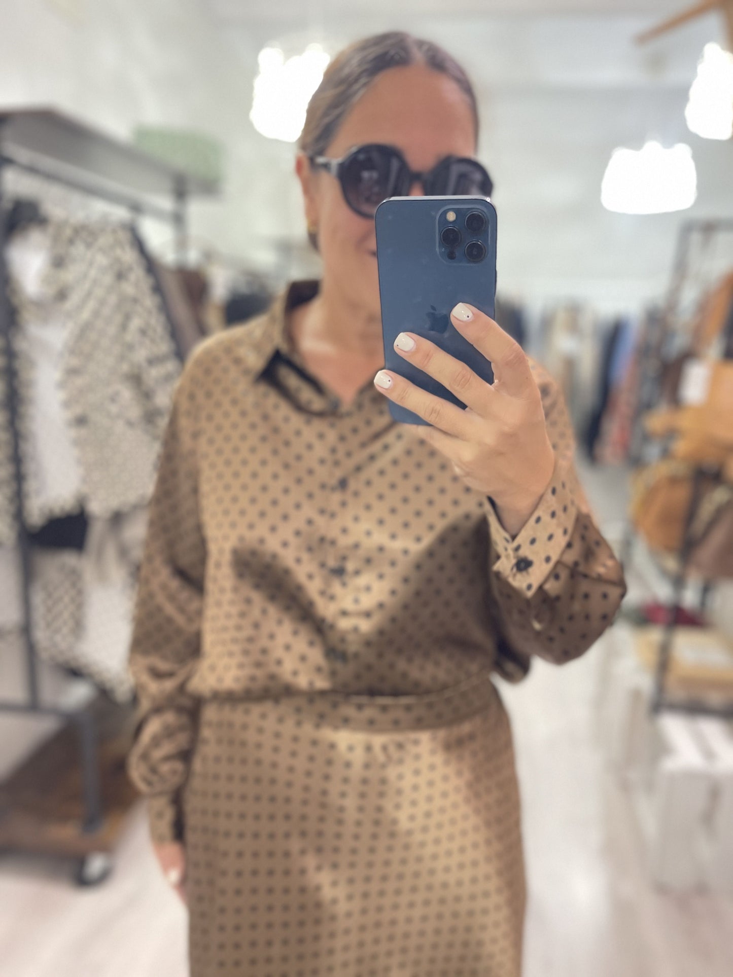 Conjunto Topitos satinado camisa y falda