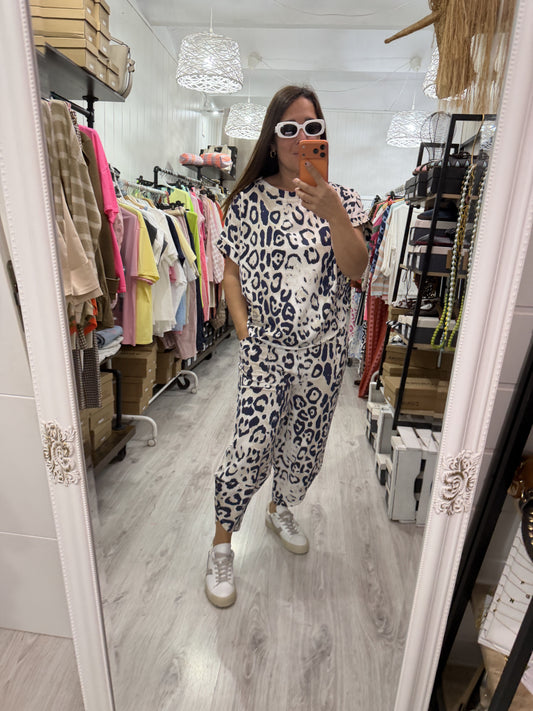 Conjunto Jogger animal print azul marino