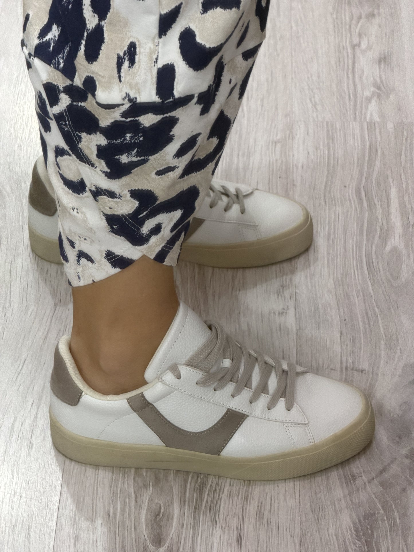 Conjunto Jogger animal print azul marino