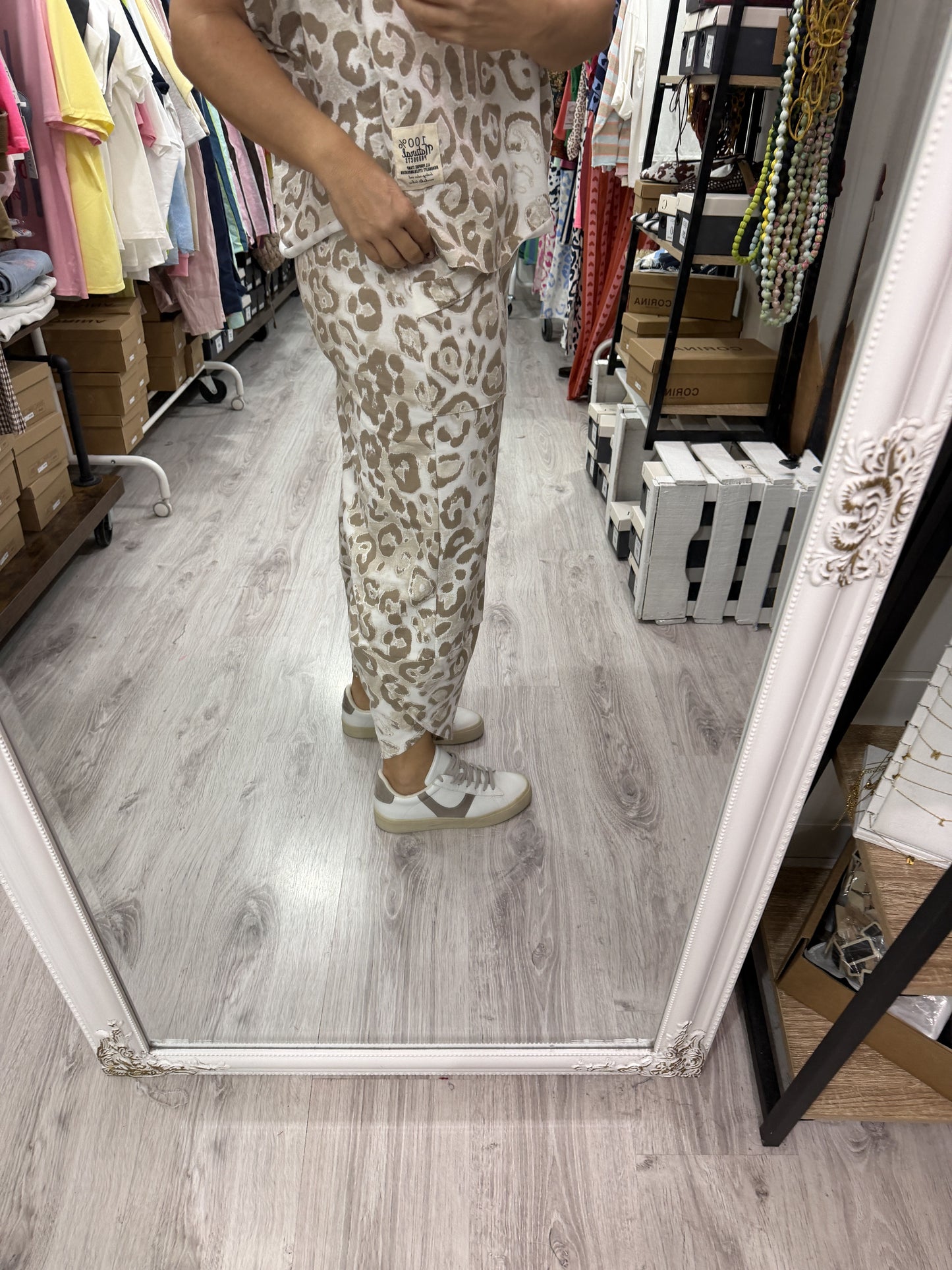 Conjunto Jogger animal print beige