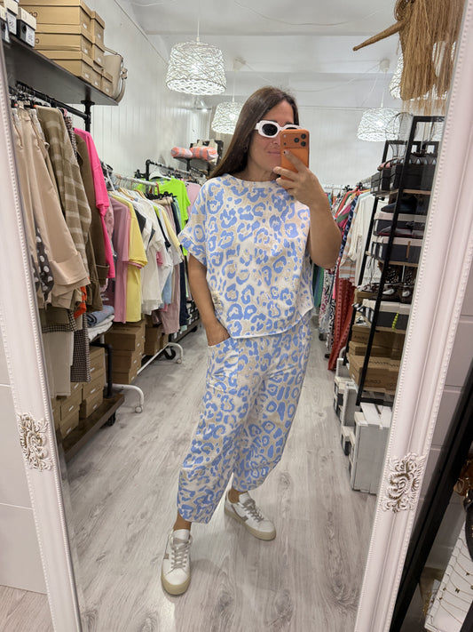 Conjunto Jogger animal print azul cielo