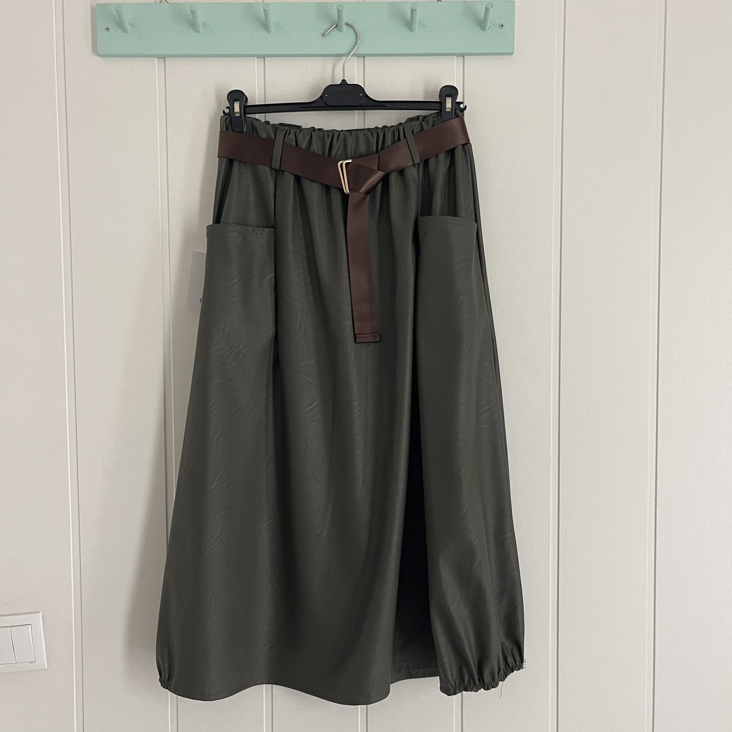 Falda Nagore ecopiel kaki