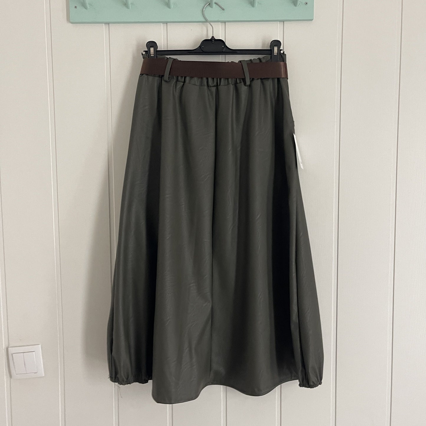 Falda Nagore ecopiel kaki