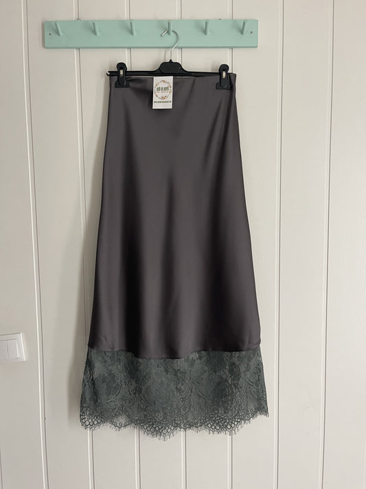 Falda Raso bajo lencero gris