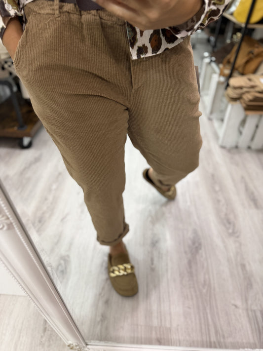 Pantalón Barrel pana camel