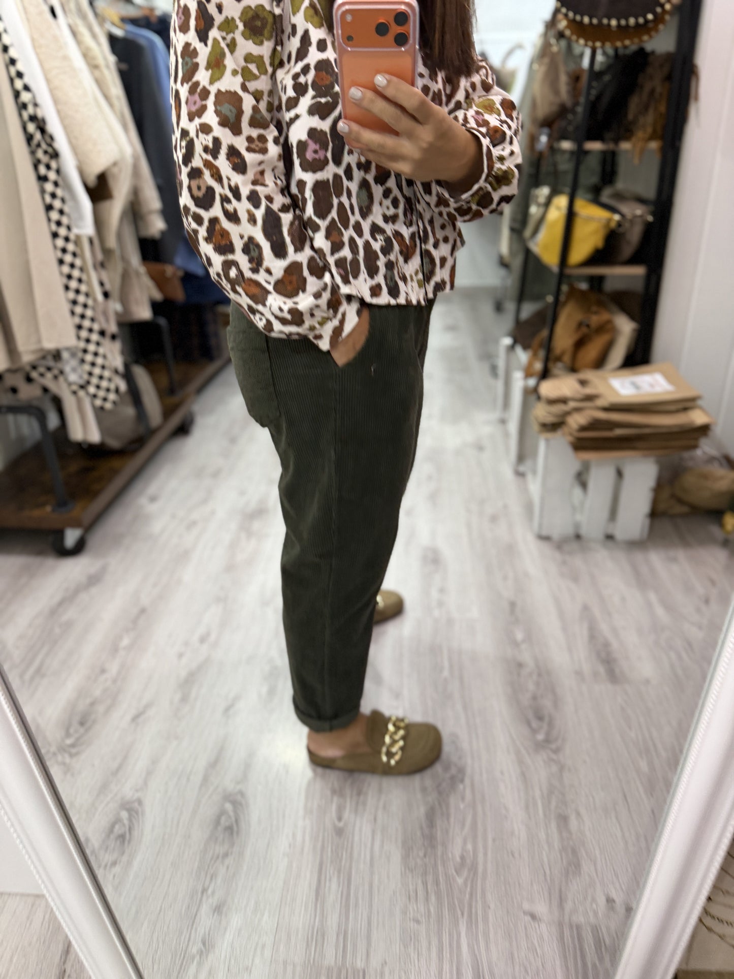 Pantalón Barrel pana kaki